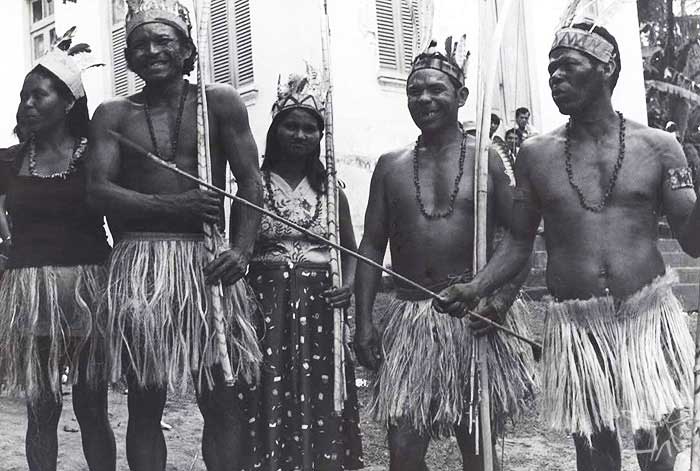 Toré realizado na Baía da Traição. Foto: Tiuré, 1981. Toré realizado na Baía da Traição. Foto: Tiuré, 1981.